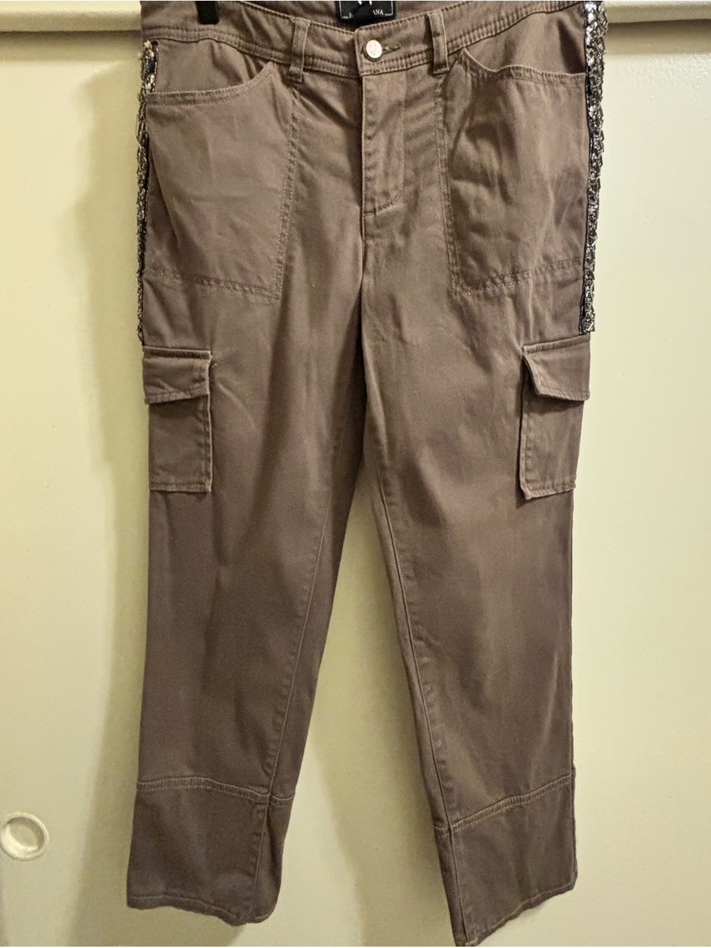 G by Giuliana brown Embellished Cargo Pant. Size 6